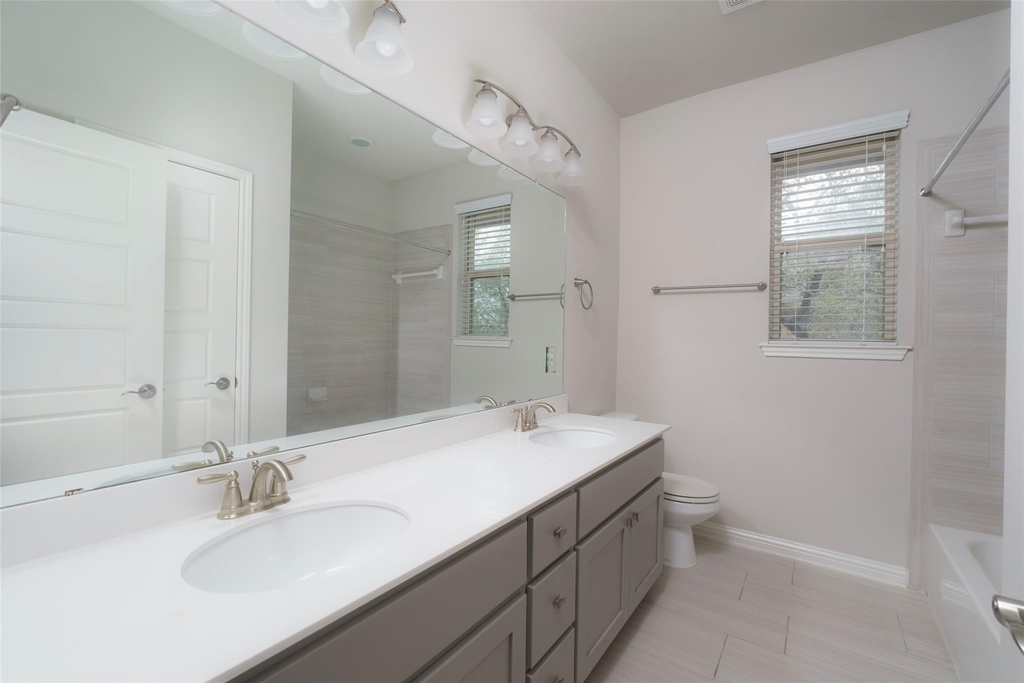 13800 Lyndhurst St - Photo 9