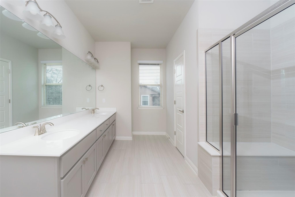 13800 Lyndhurst St - Photo 7