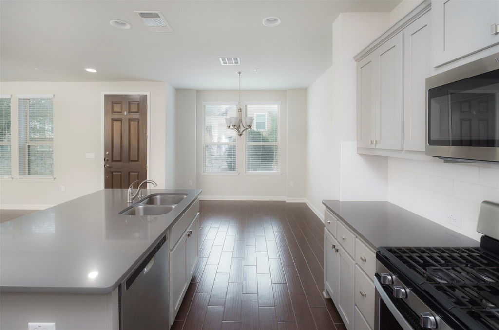 13800 Lyndhurst St - Photo 3