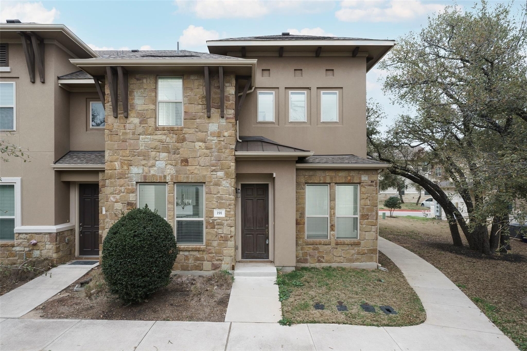 13800 Lyndhurst St - Photo 0