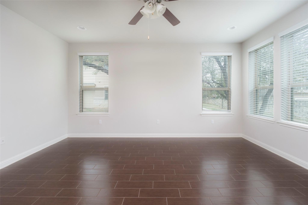 13800 Lyndhurst St - Photo 4