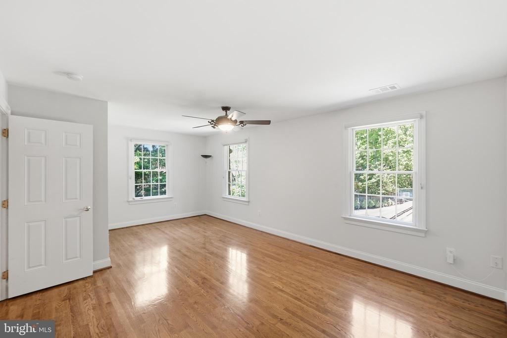 9904 Hall Road - Photo 19