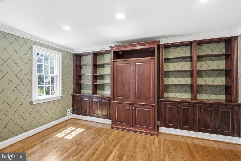 9904 Hall Road - Photo 7
