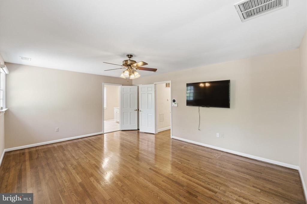 9904 Hall Road - Photo 15