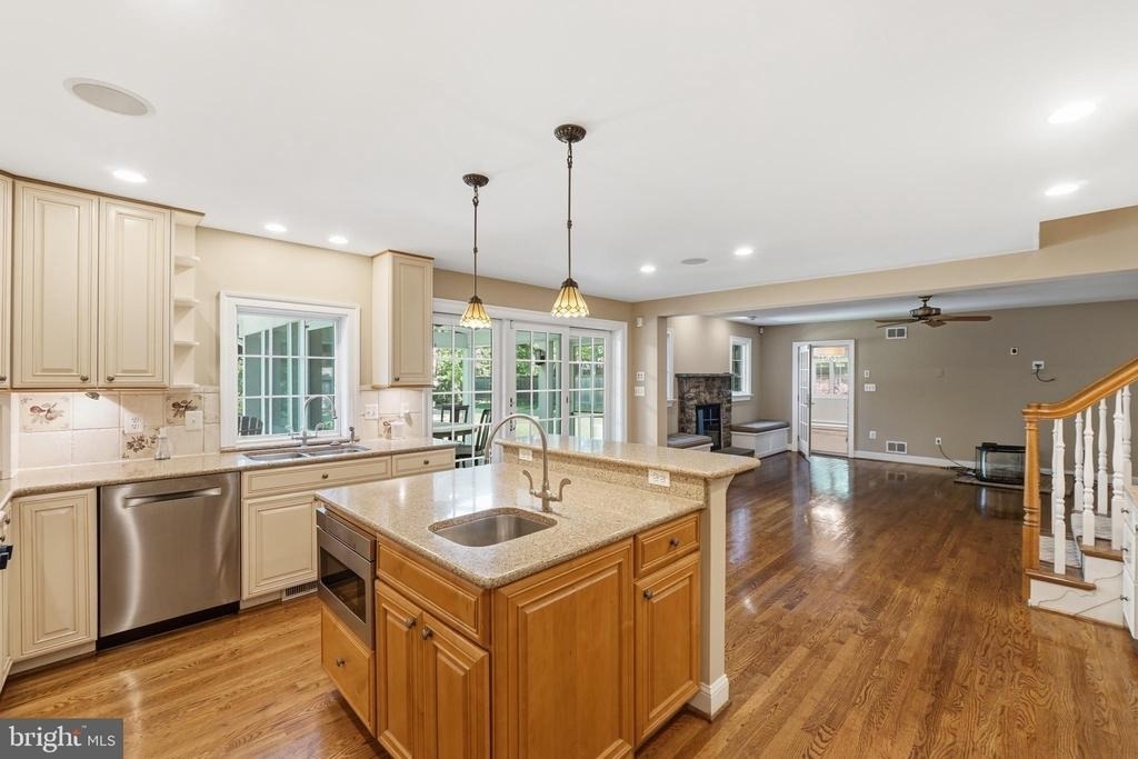 9904 Hall Road - Photo 2