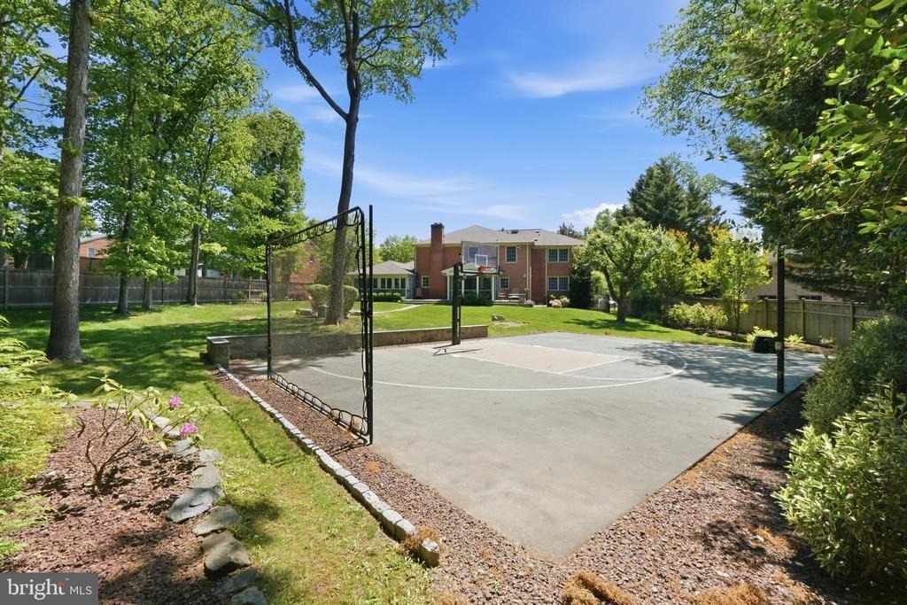9904 Hall Road - Photo 32