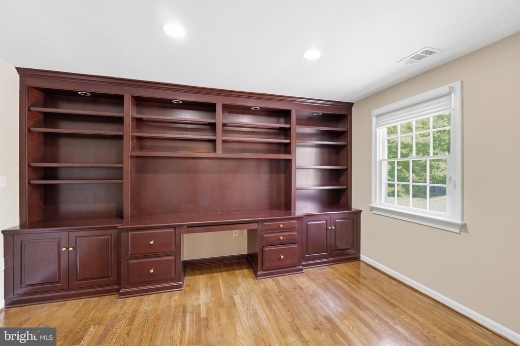 9904 Hall Road - Photo 16