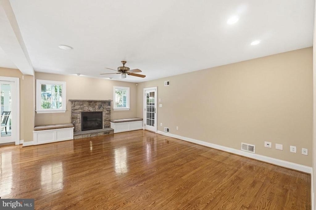 9904 Hall Road - Photo 10