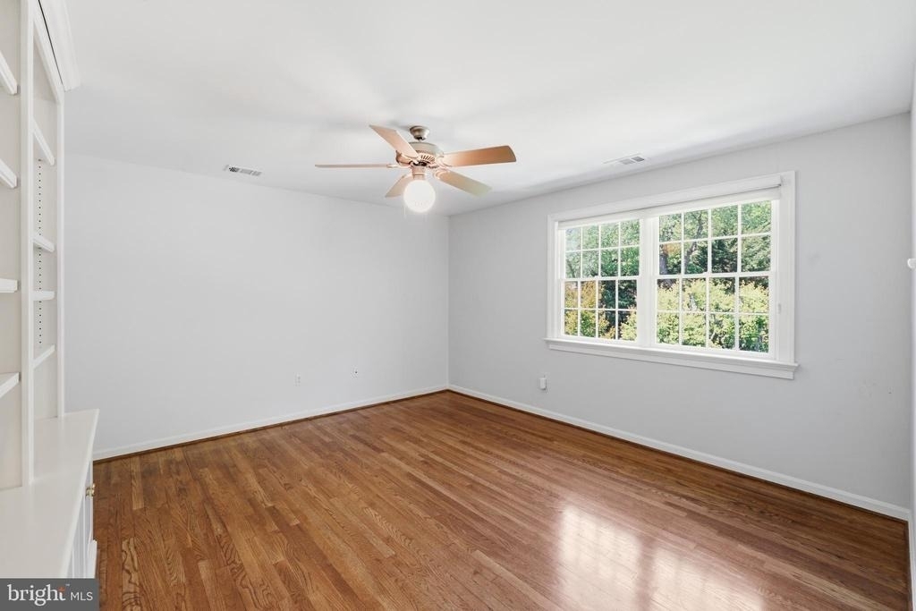 9904 Hall Road - Photo 18