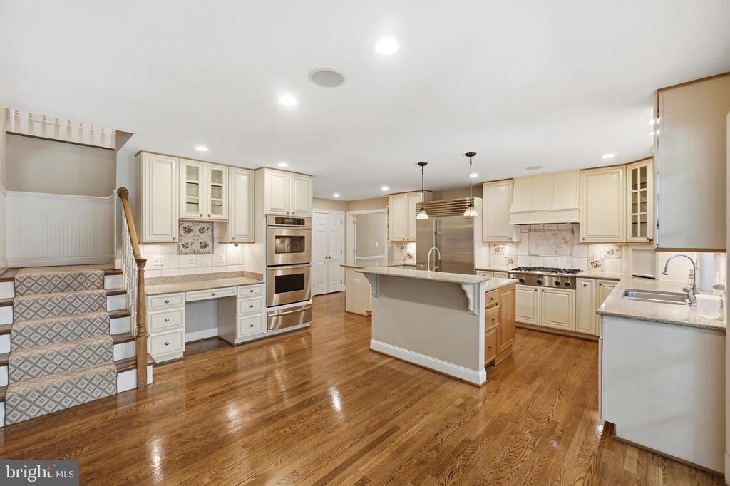 9904 Hall Road - Photo 3