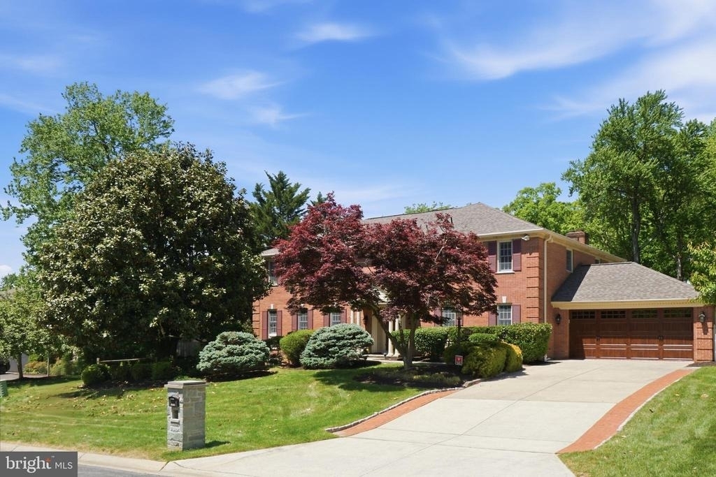 9904 Hall Road - Photo 0