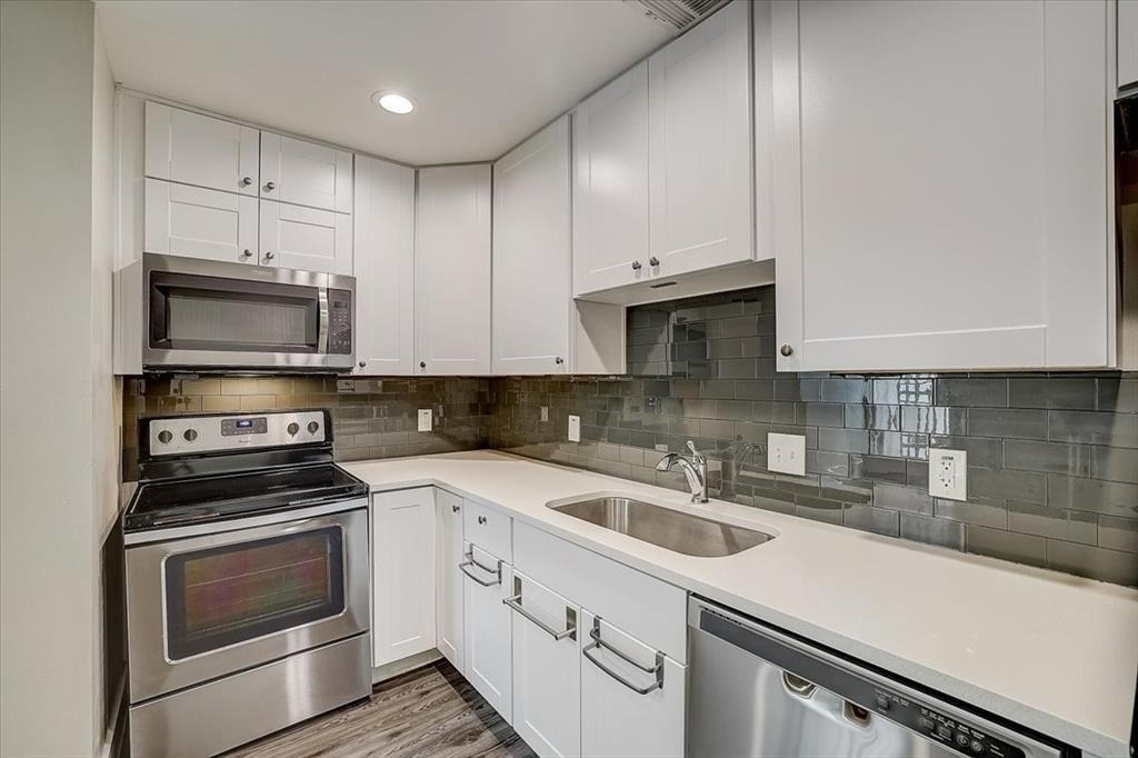 935 La Posada Dr - Photo 2