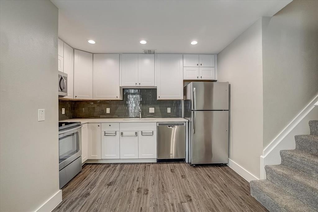 935 La Posada Dr - Photo 3