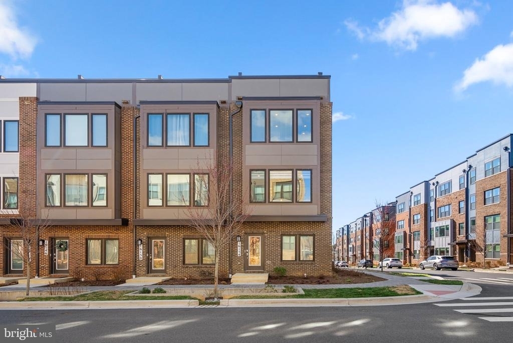 16154 Bowery Street - Photo 0