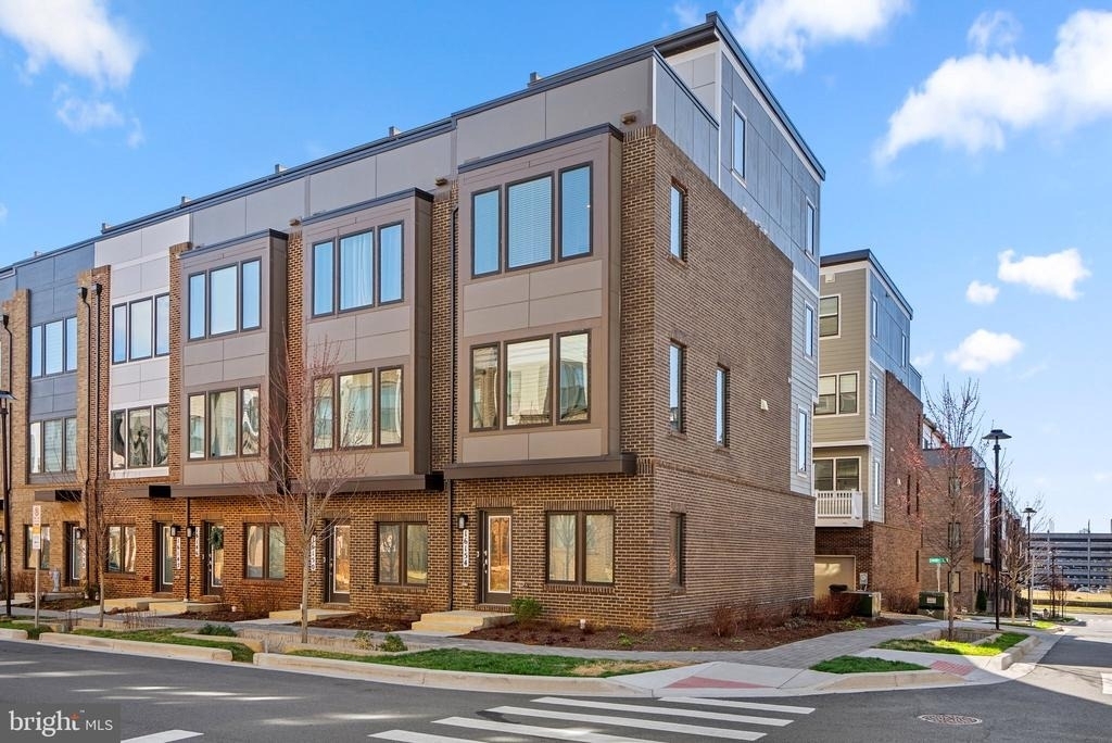 16154 Bowery Street - Photo 1