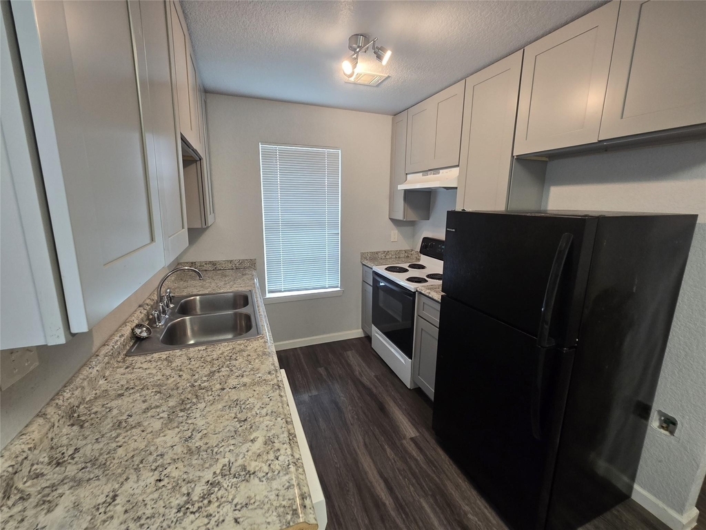 7417 Vintage Hills Dr - Photo 3