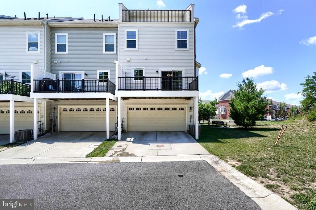 8016 Blue Stream Drive - Photo 3