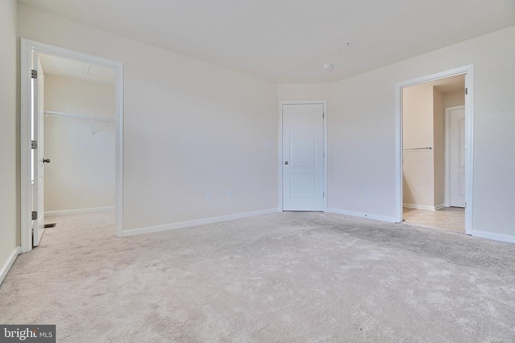 8016 Blue Stream Drive - Photo 16