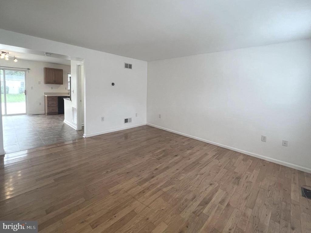 513 Willow Avenue - Photo 2