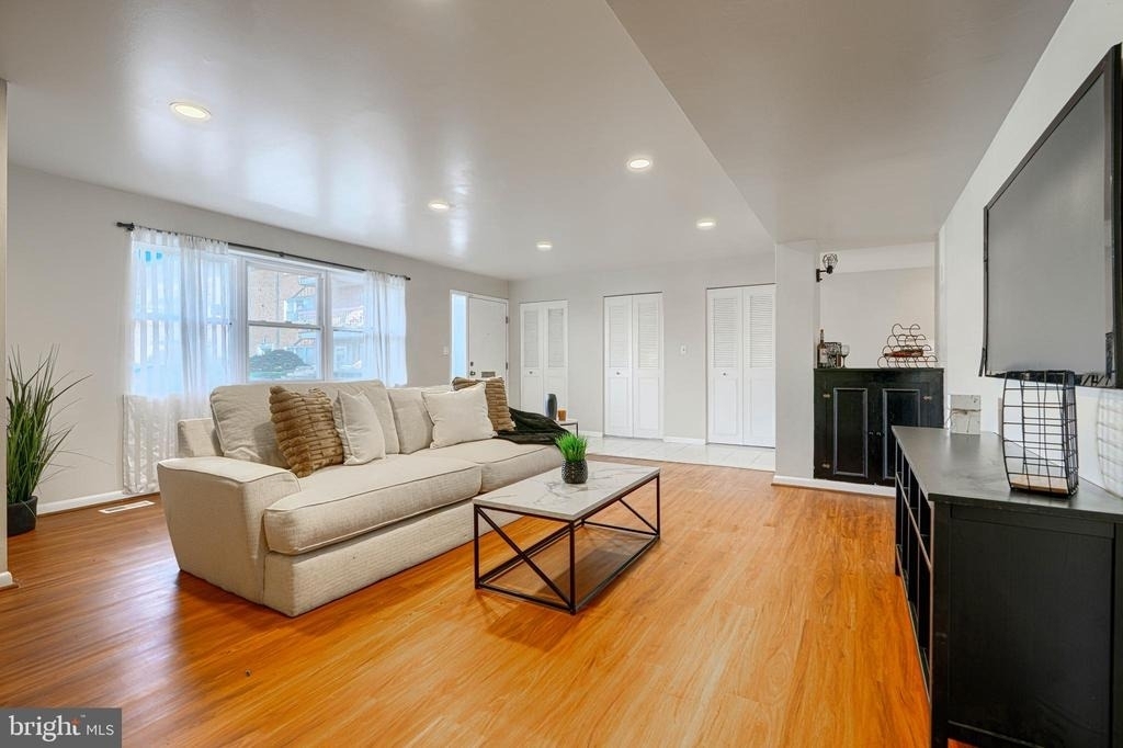 3645 Glengyle Avenue - Photo 3