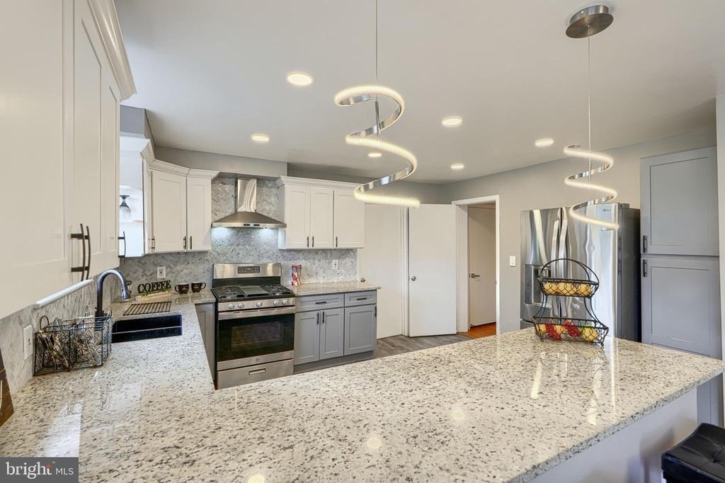 3645 Glengyle Avenue - Photo 9