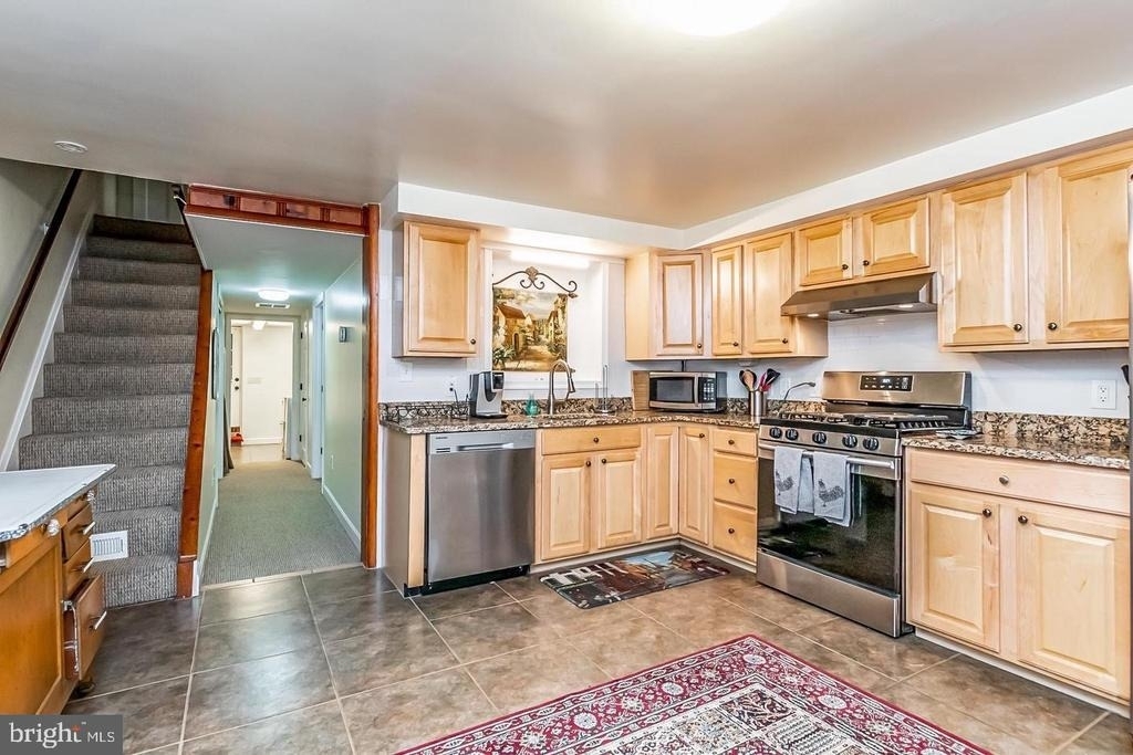 335 Drew Street - Photo 2