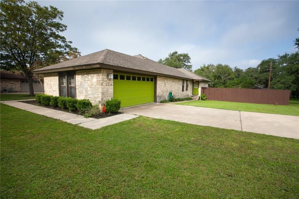 309 Juniper Dr - Photo 2