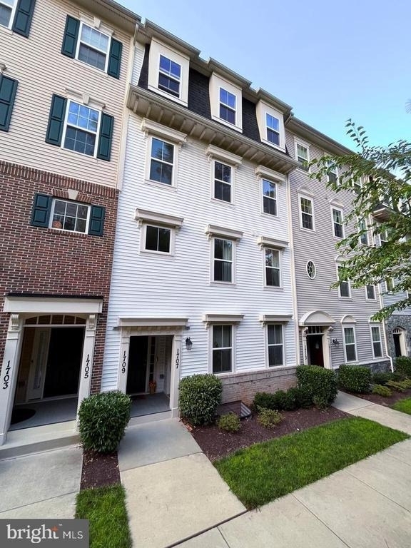 1707 Fieldstone Court - Photo 0