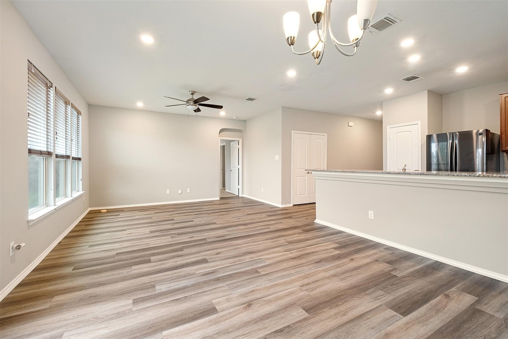 12401 Franklin D Roosevelt St - Photo 6