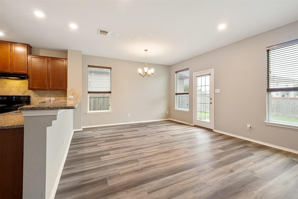 12401 Franklin D Roosevelt St - Photo 8