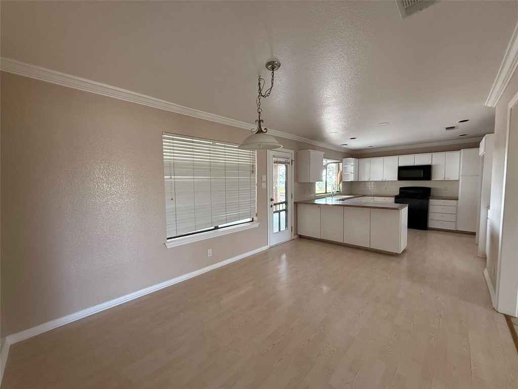 5850 Dacy Ln - Photo 2