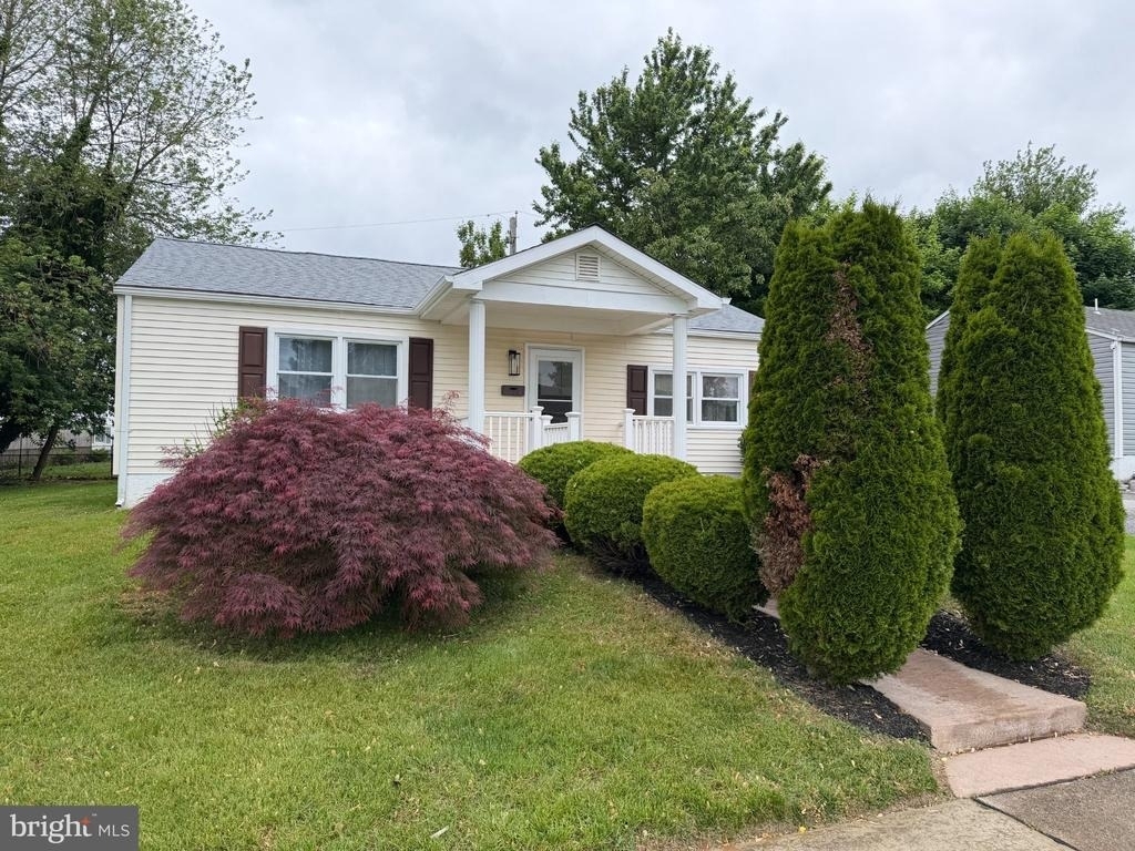 10 W Burton Avenue - Photo 0