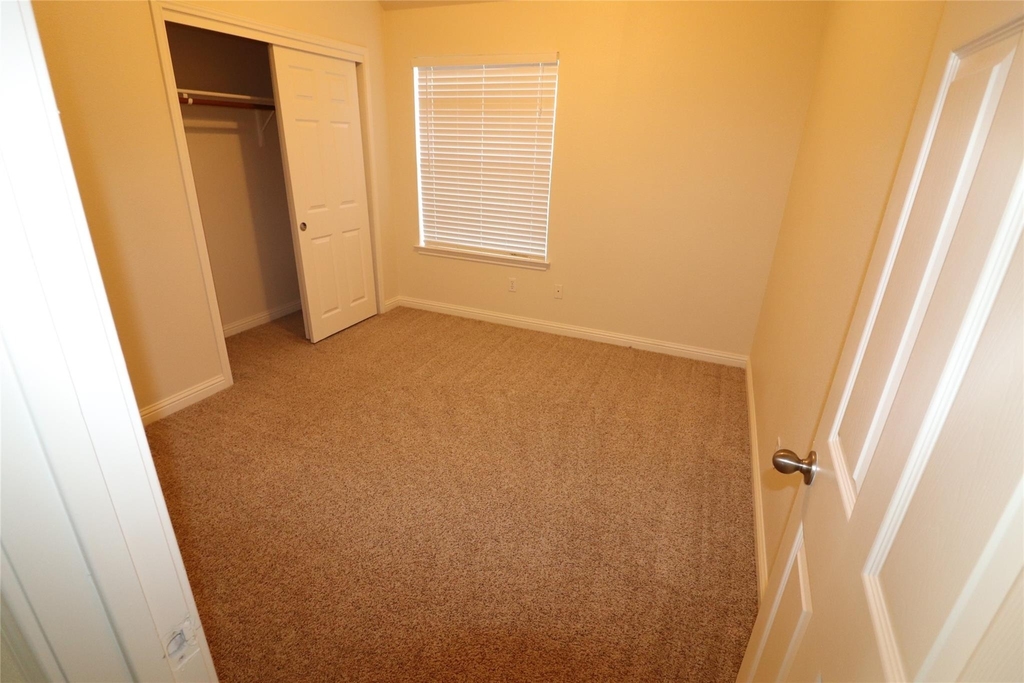 806 Zappa Dr - Photo 5