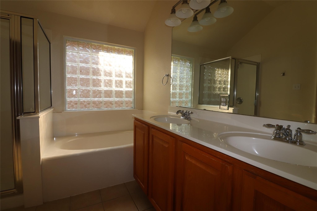806 Zappa Dr - Photo 4