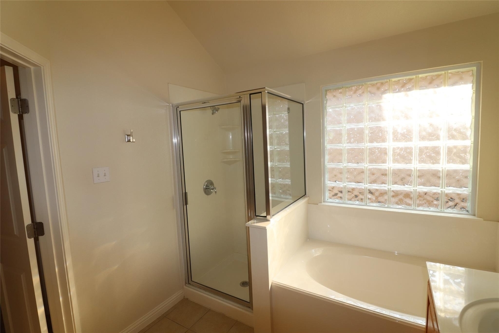 806 Zappa Dr - Photo 3