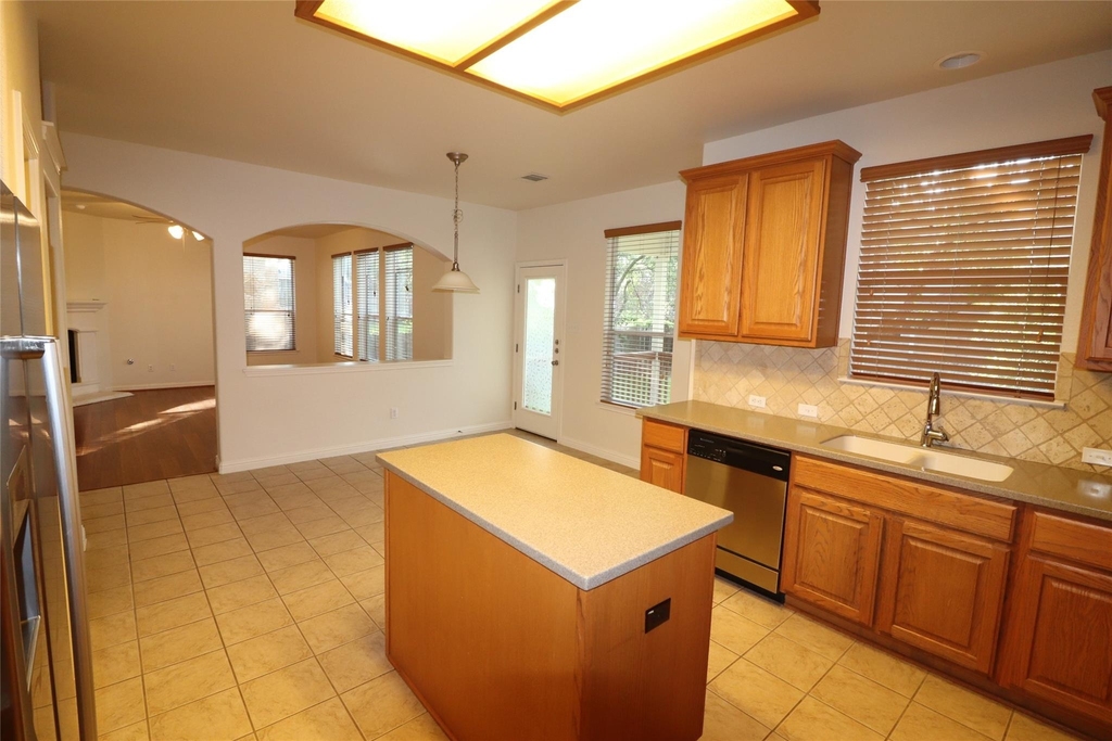 806 Zappa Dr - Photo 16