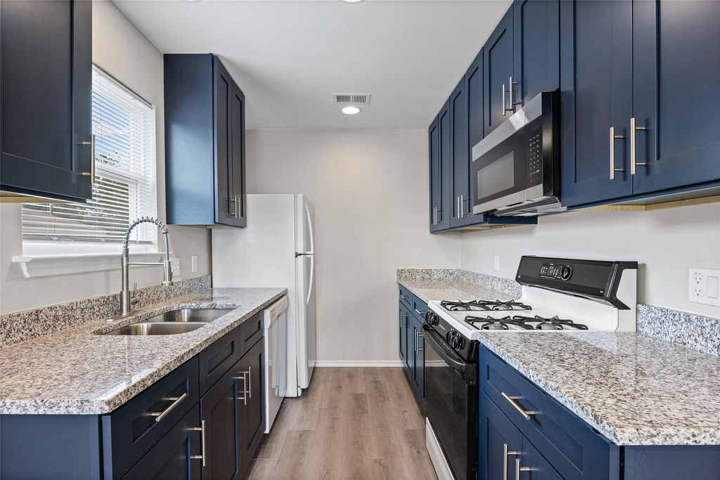 2615 Ektom Dr - Photo 4