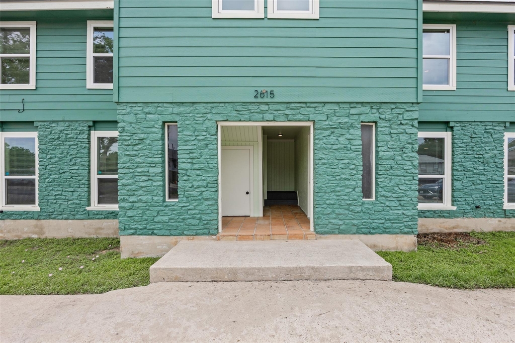 2615 Ektom Dr - Photo 2