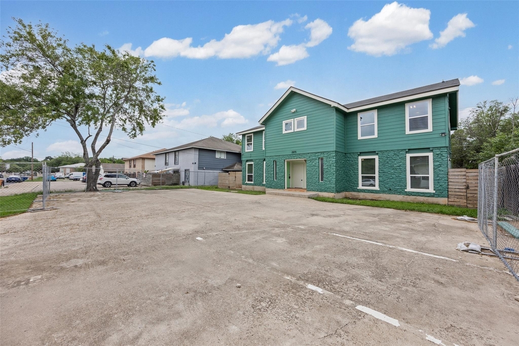2615 Ektom Dr - Photo 1