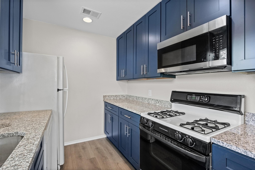 2615 Ektom Dr - Photo 5