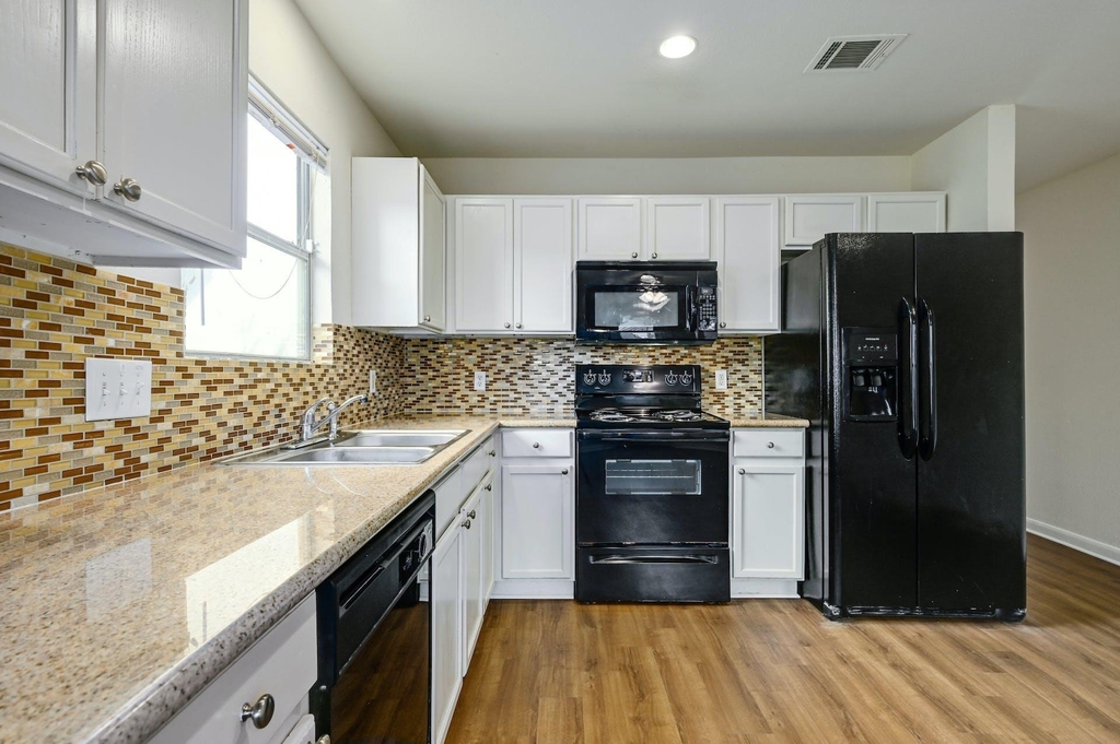 1531 Parkfield Cir - Photo 7