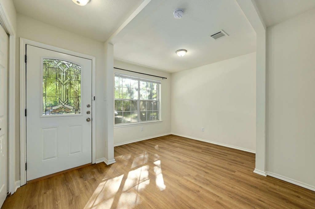 1531 Parkfield Cir - Photo 4