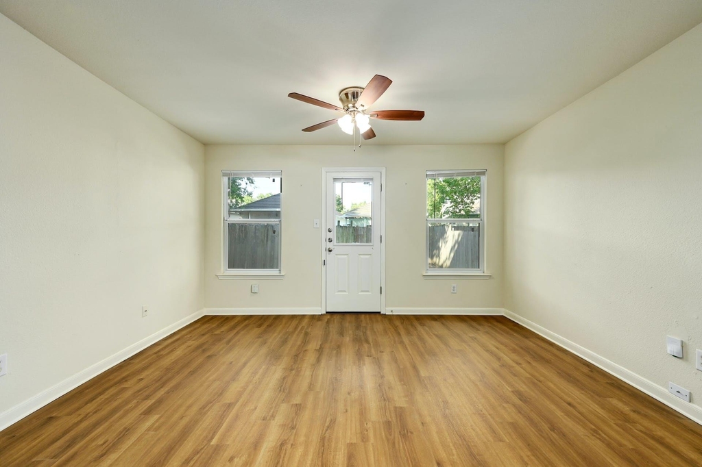 1531 Parkfield Cir - Photo 2