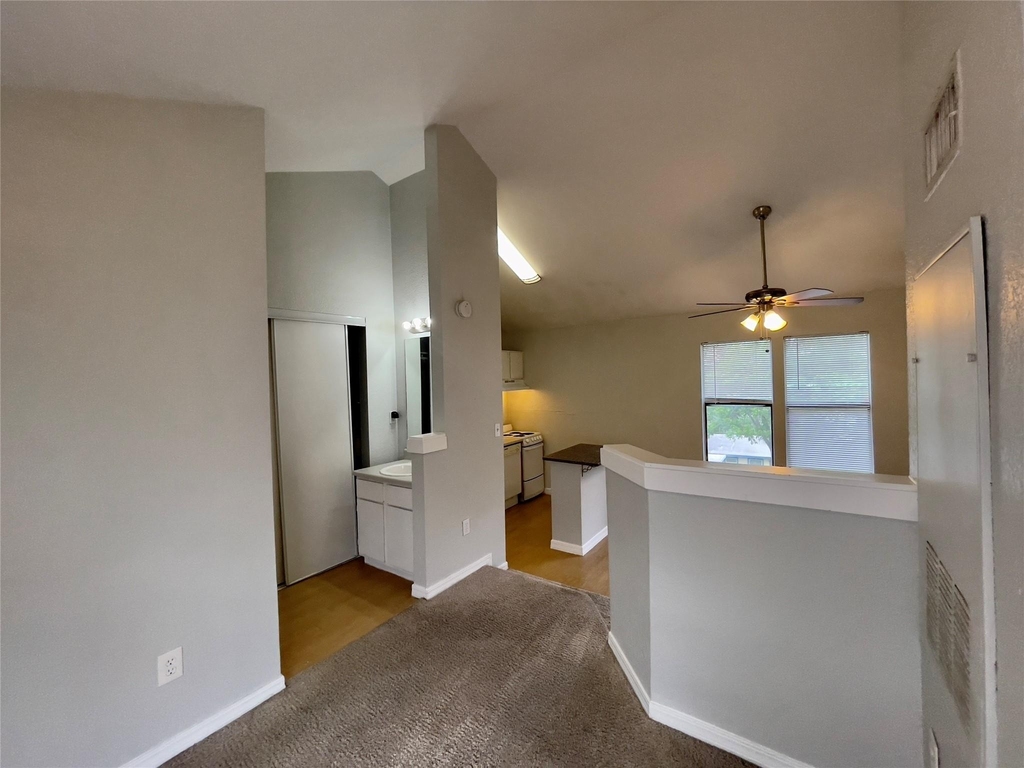 513 South Park Dr - Photo 4
