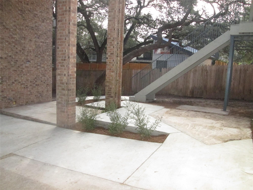 513 South Park Dr - Photo 2