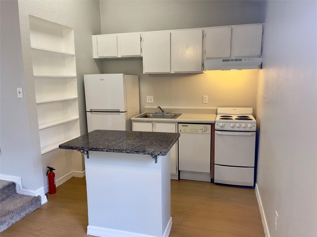 513 South Park Dr - Photo 3