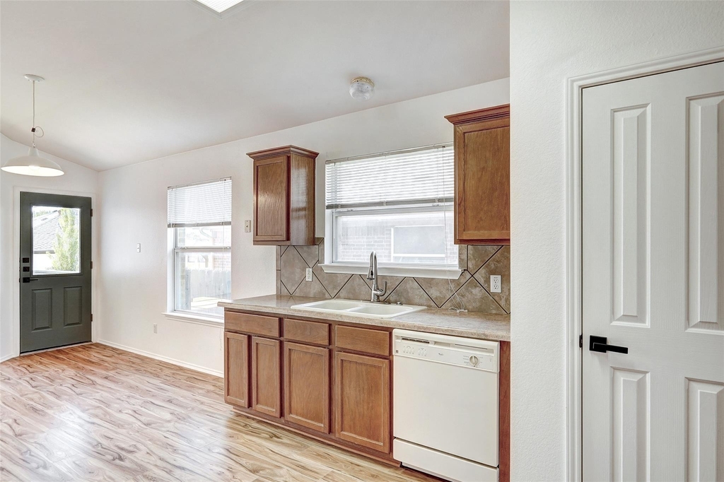 1305 Four Cabin Ct - Photo 10