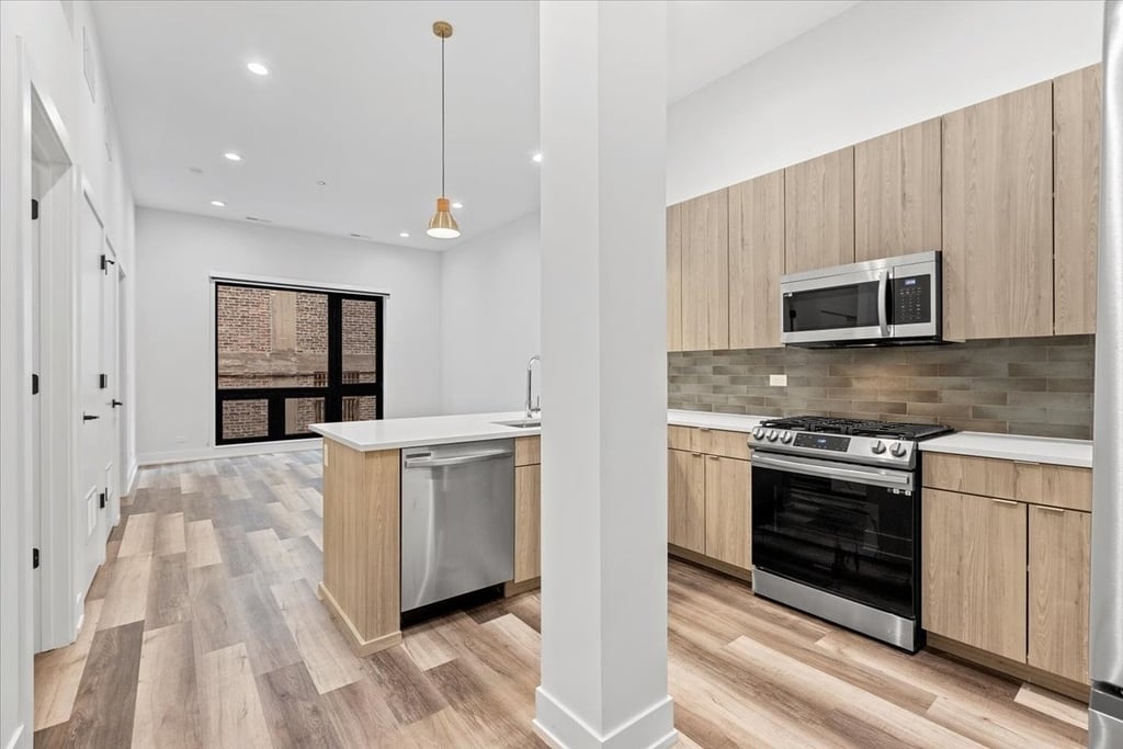 2317 N Clark Street - Photo 4