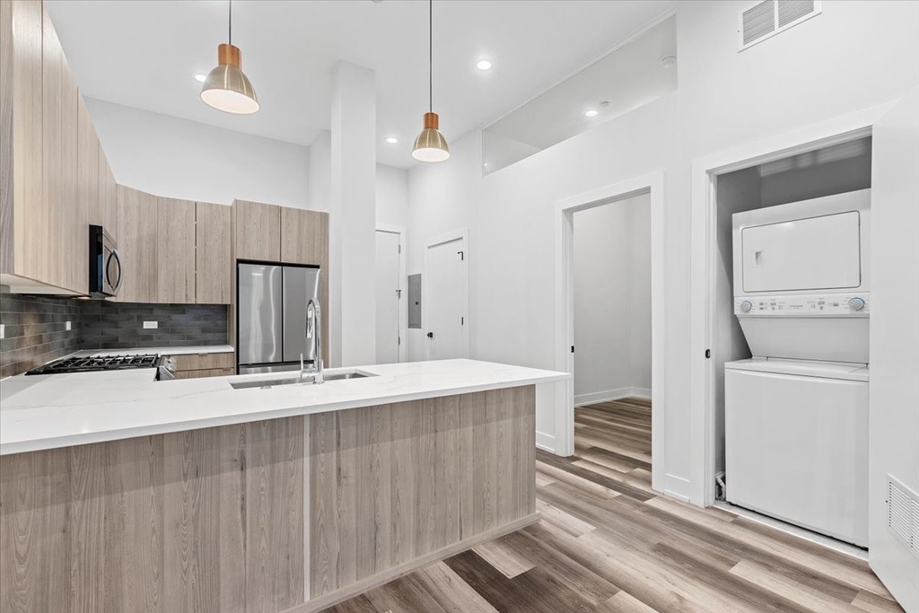2317 N Clark Street - Photo 3