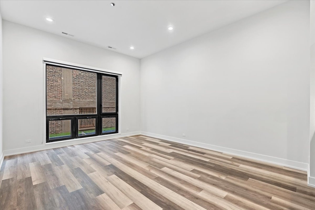 2317 N Clark Street - Photo 9